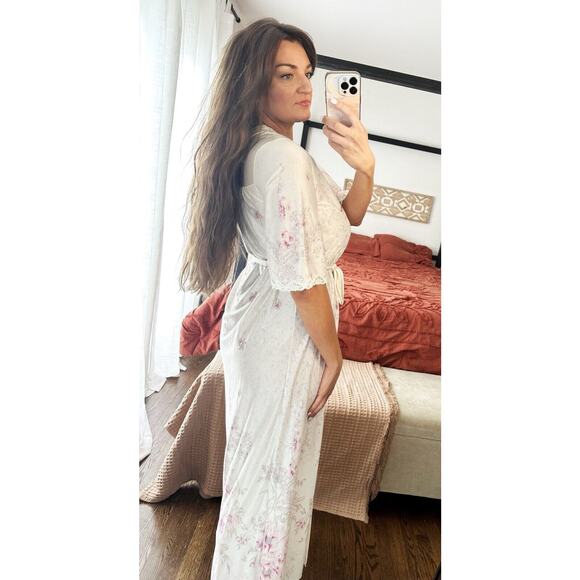 Vintage Val Mode Size Small 100% Nylon Floral Long Robe - Picture 5 of 11